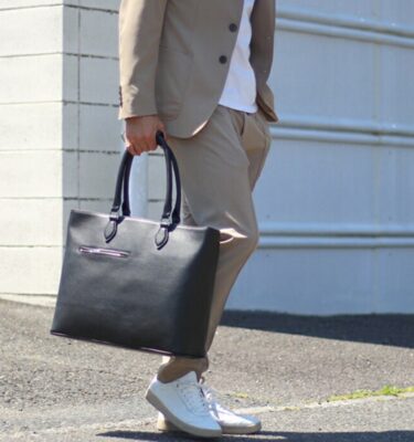 ビジネス過ぎない、カジュアル過ぎない｜通勤にも使える大人のレザーバッグ