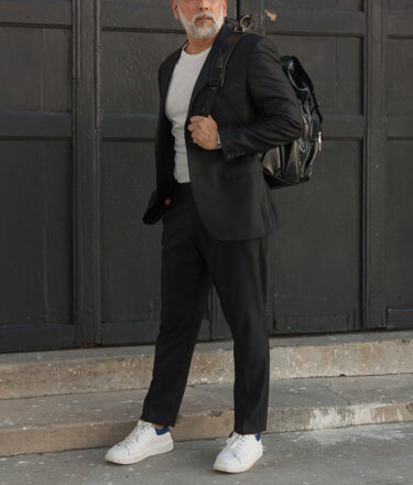 海外スナップから学ぶ｜大人のレザーバッグコーデ術